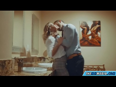 ❤️ Xa i-blonde ene-busty ikuhenda kwindlu yangasese yoluntu ❤️  kuthi xh.mass-pr.ru ☑